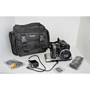 Kodak EasyShare P850 5.1MP LCD Digital Camera W/ Battery, Case, Dock, SD card